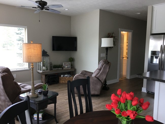 living area - 901 Pine Ridge Pkwy NW Unit 1