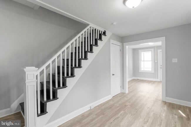 Photo - 440 Jonathan St