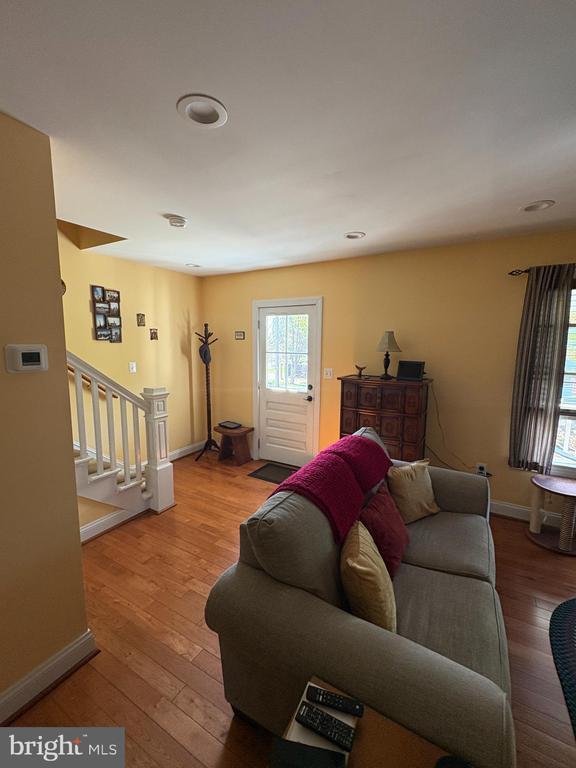 Photo - 225 W 5th St