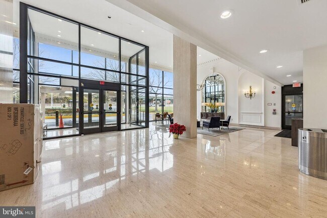 Photo - 1300 Army Navy Dr Unit 625