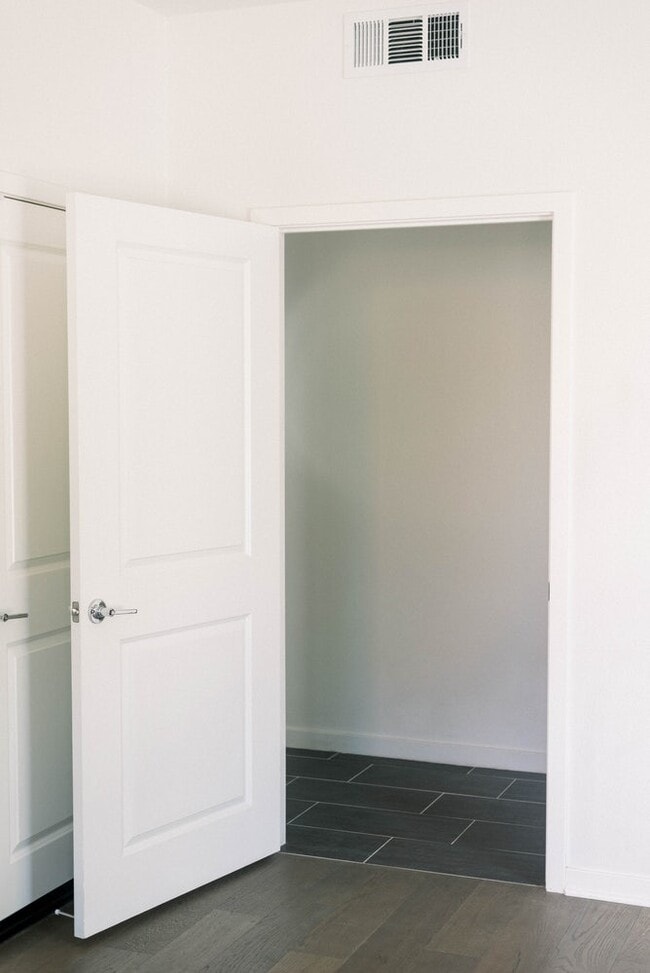 Building Photo - 5772 Acacia Ln Unit 5772 Acacia LN