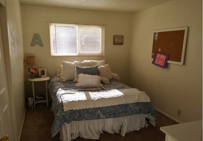 Photo - 621 W 7th St Unidad 2