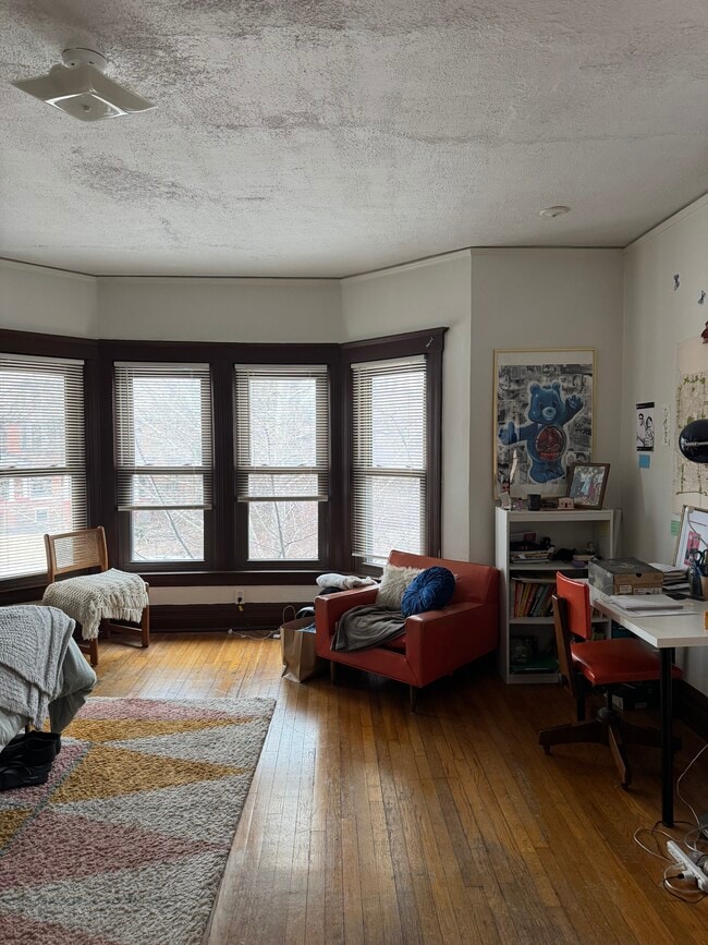 Photo - 4431 Commonwealth St