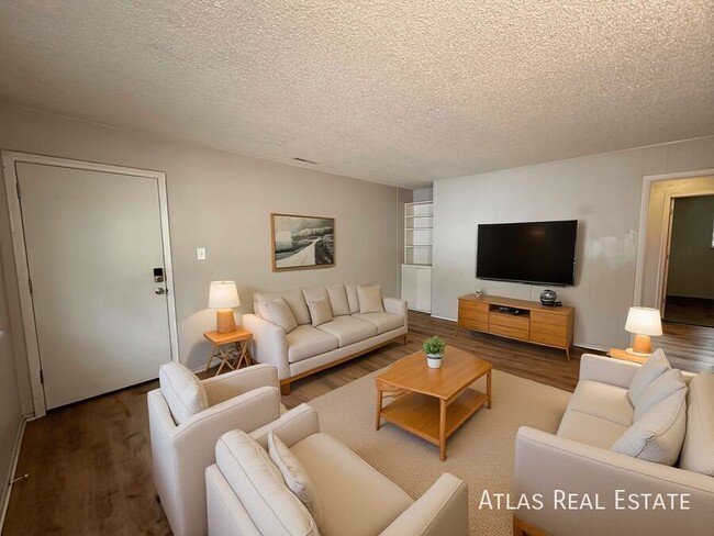 Building Photo - 303 University Dr Unit 4