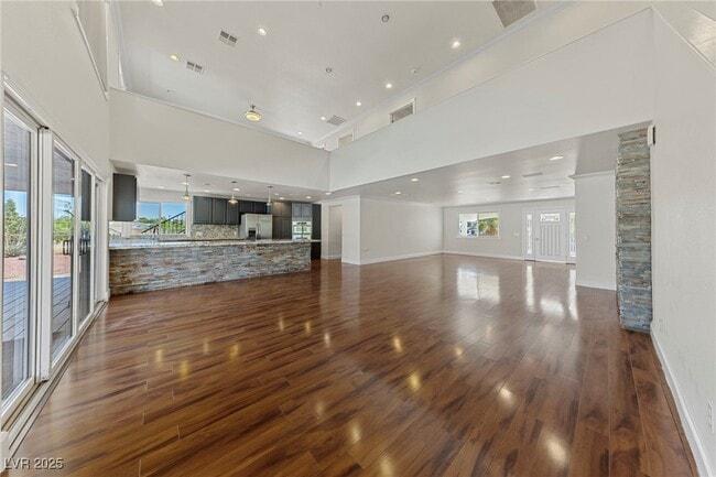 Photo - 144 E Robindale Rd