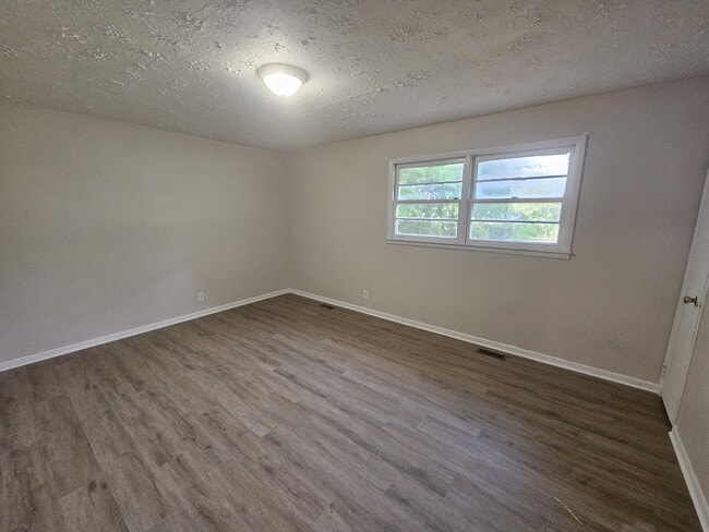 Photo - 731 Maxanna Dr