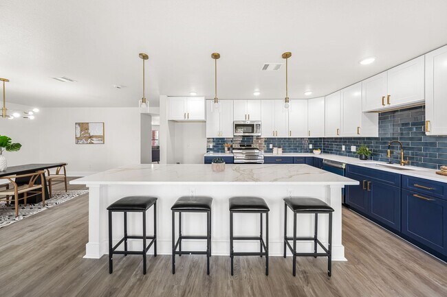 Stunning 3/BR, 2/BA Modern Rental Home – A... - Stunning 3/BR, 2/BA Modern Rental Home – A...