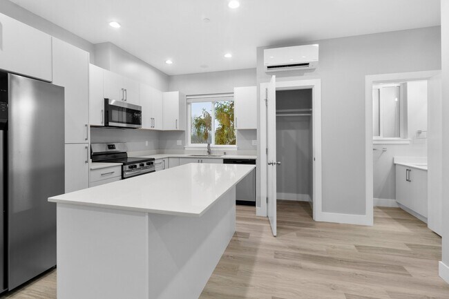 Photo - 5724 Sterling Ave Unit 106