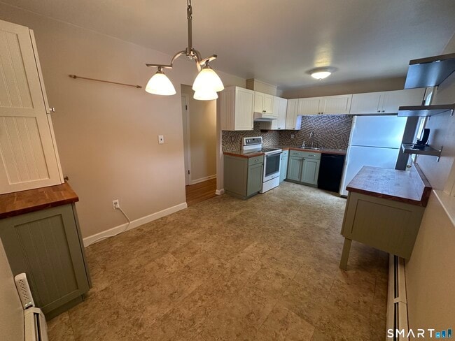 Photo - 18 Manchester Ave