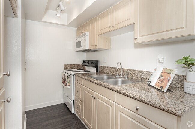 1BR, 1BA - 563SF - Kitchen