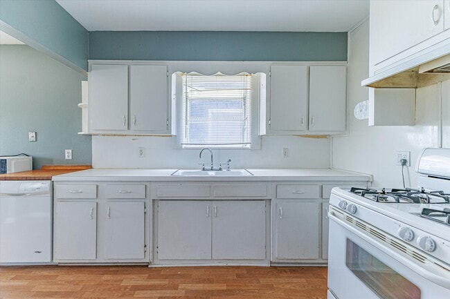 Photo - 3017 Colonial Ave