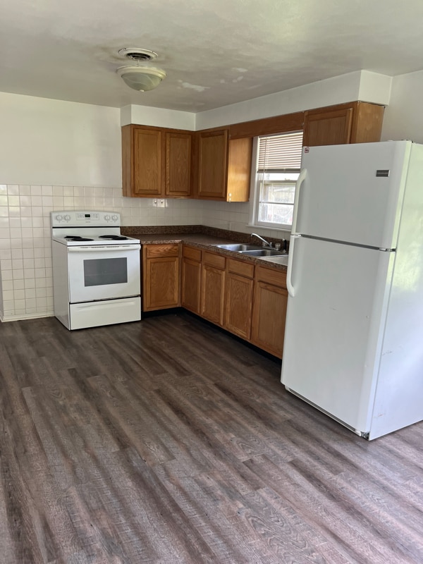 Building Photo - 93 E Green St Rental