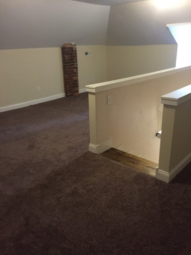 Building Photo - 562 E High St Rental