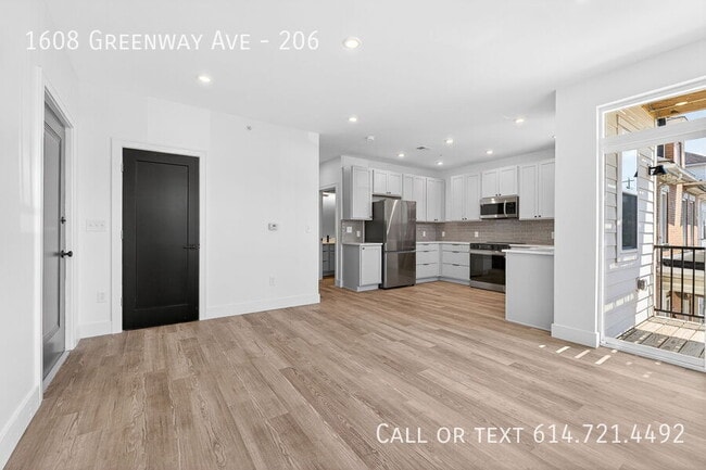 Building Photo - 1608 Greenway Ave Unit 206