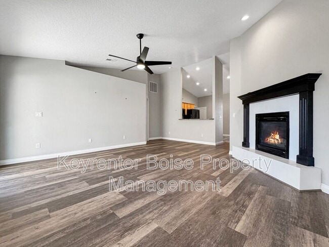 Photo - 770 S Ahsahka Way