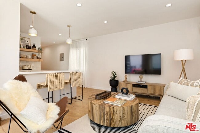 17 Sunset Ave