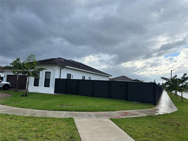 Building Photo - 30806 SW 192nd Ave Unit 1