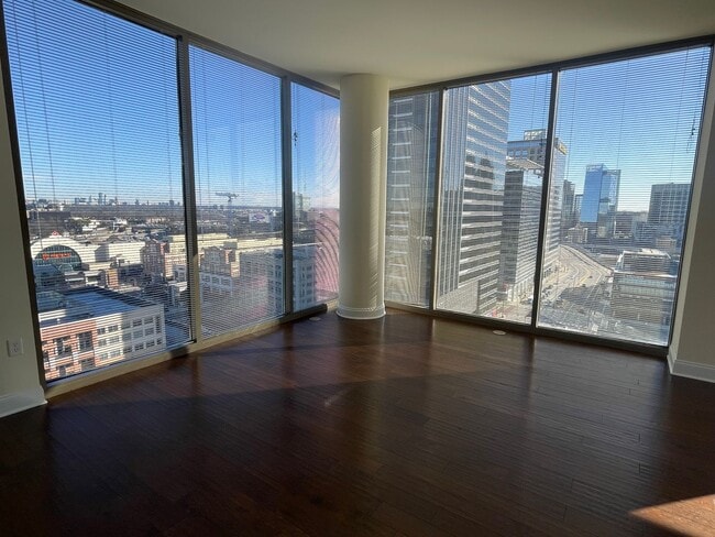 Photo - Spacious 2 Bedroom Corner Unit in Sought After Luxurious Highrise
