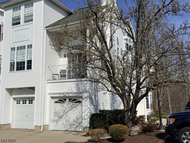 Building Photo - 82 Hancock Dr