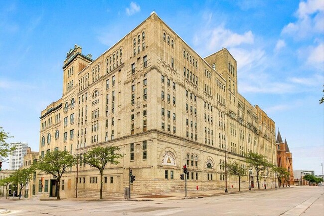 Building Photo - 270 E Highland Ave