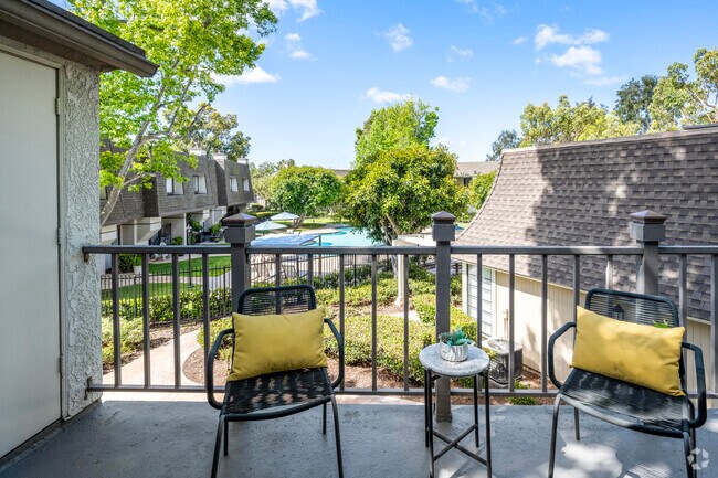 1BR, 1BA - 800SF - Patio