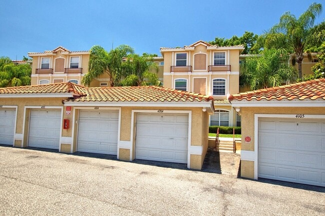 Building Photo - Great Location! 2 story Townhouse with 1 c... Unit 204