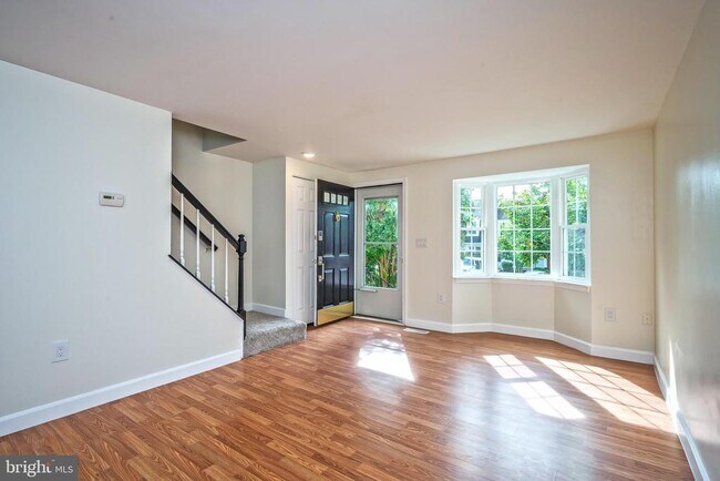 Photo - 8339 Georgian Ct