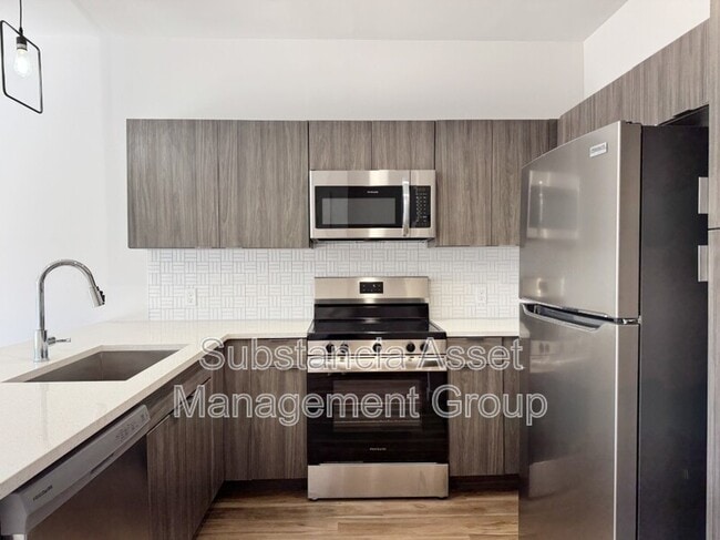 Photo - 1653 Midtown Pl