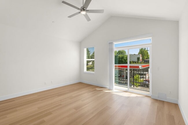 Building Photo - 8417 SW 24th Ave Rental