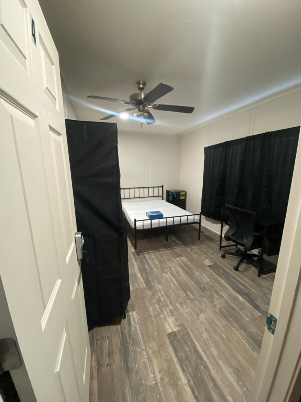 Photo - 325 Robin Ln