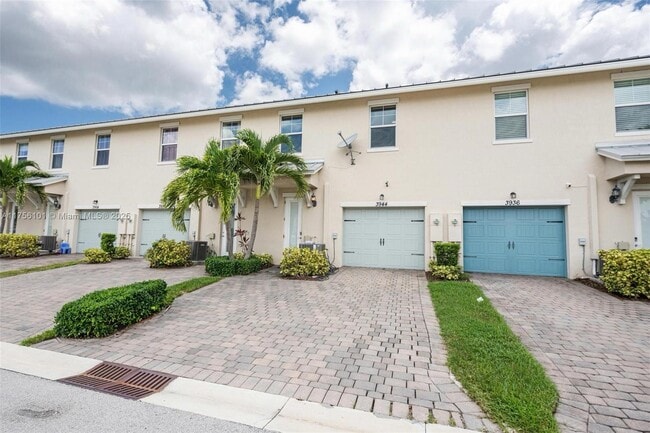 Photo - 3944 Poinciana Ln