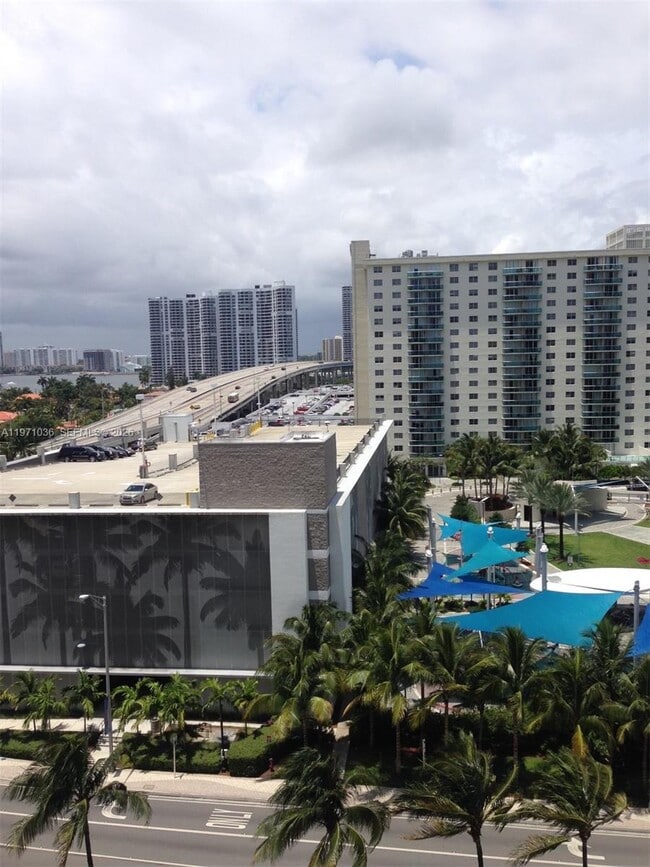 Photo - 19201 Collins Ave Unidad 831