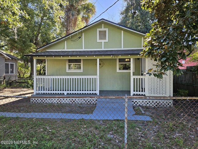 Building Photo - 848 Crestwood St