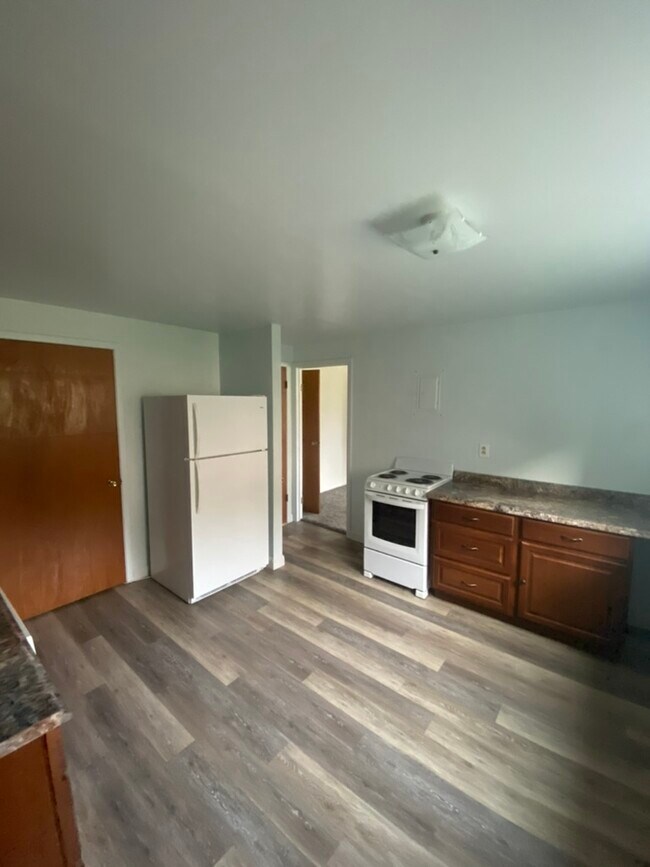 Refrigerador y estufa de cocina - 520 N 11th Ave