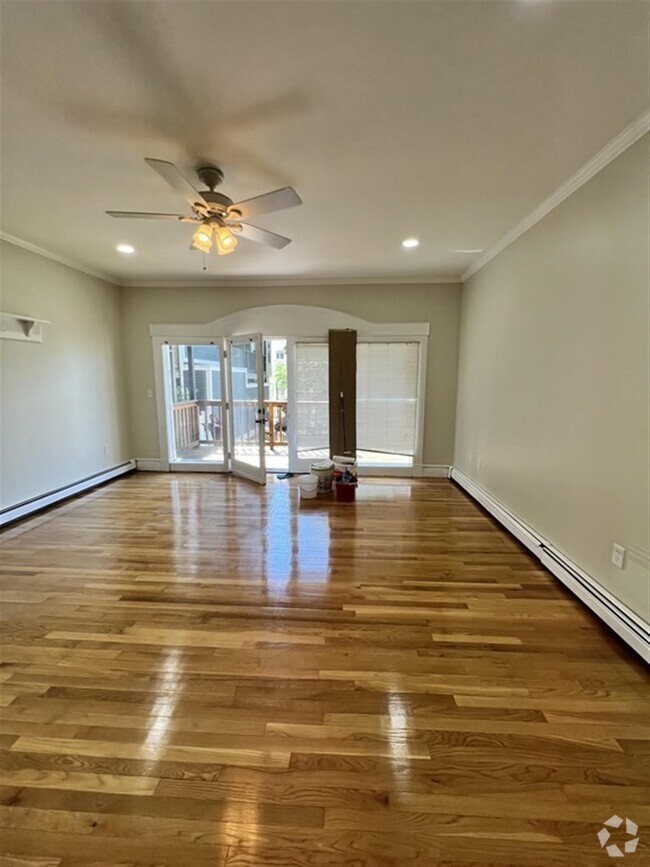 Building Photo - 241 W 5th St Unit 1 Rental