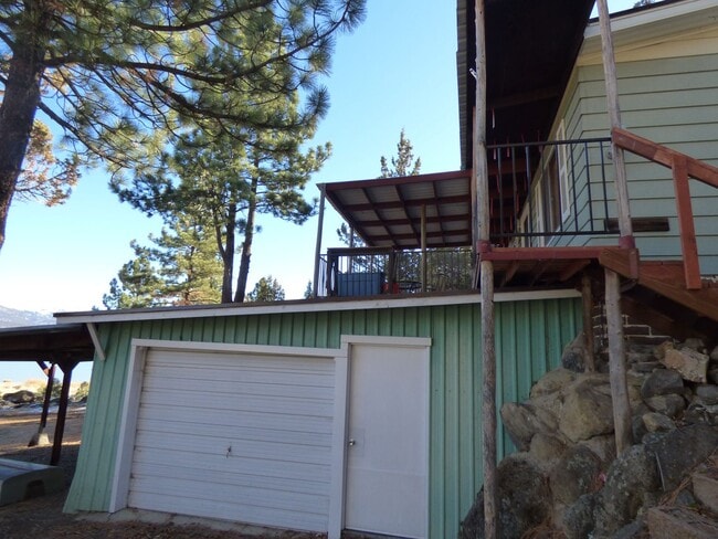 Photo - 2 BEDROOM, 2 BATH FURNISHED LAKE FRONT RENTAL