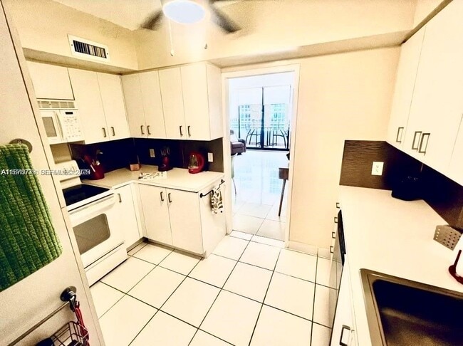Building Photo - 3505 S Ocean Dr Unit 911