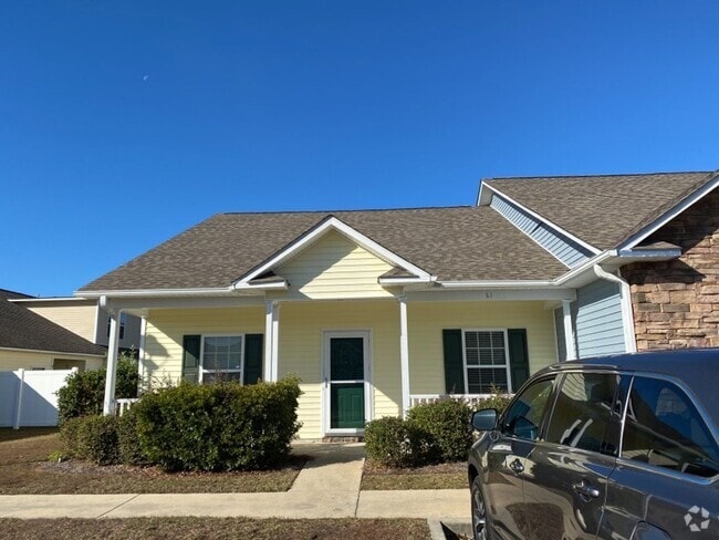 Building Photo - AVAILABLE JUNE [ONE SMALL PET] Rental