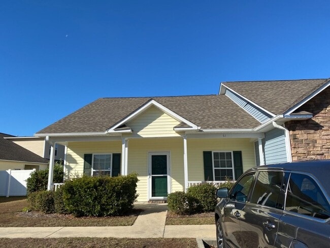 AVAILABLE JUNE [ONE SMALL PET] - AVAILABLE JUNE [ONE SMALL PET] Townhome