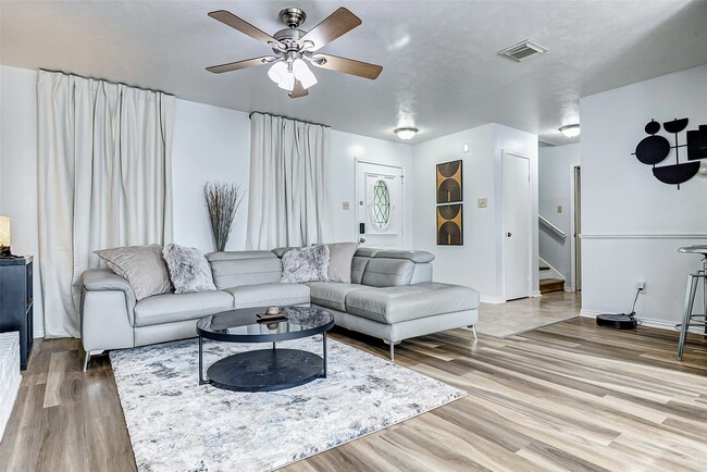 Building Photo - 92 N Deerfoot Cir Rental