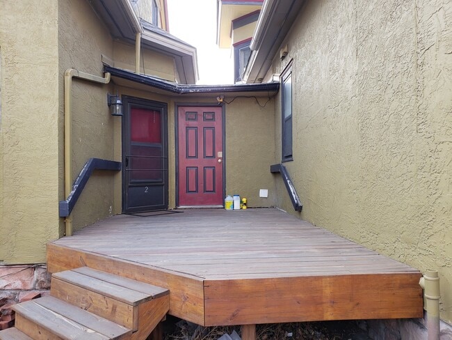 521 W 10th St Unit 521 apt 2