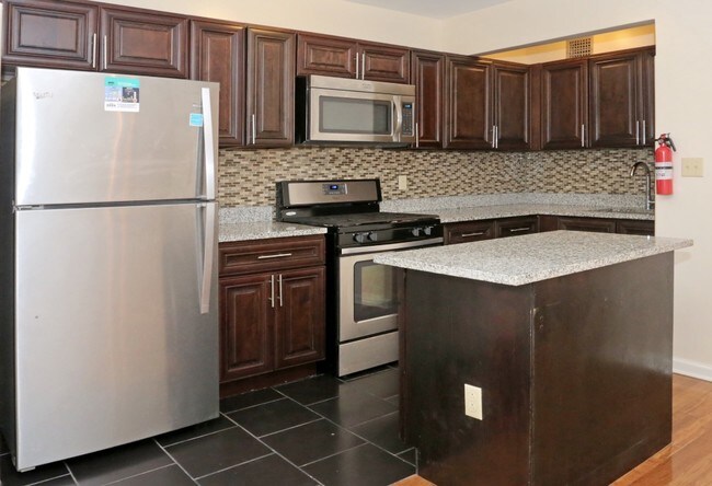 Photo - 87-84 165th St