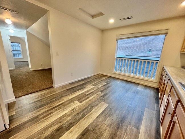 Photo - 815 W 11th St Unit B