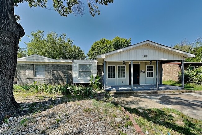 Building Photo - 4731 Bedford Dr