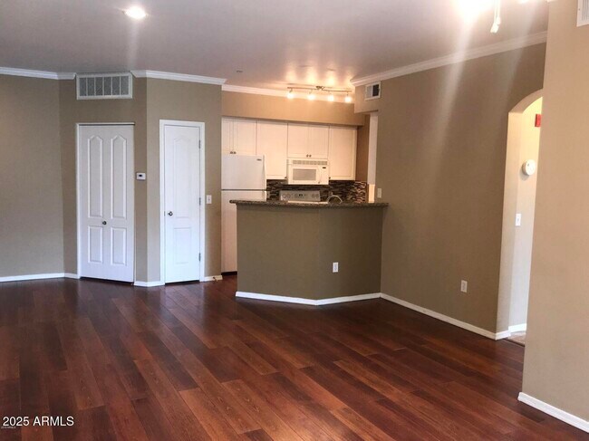 Building Photo - 1701 E Colter St Unit 378