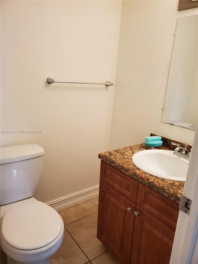 Photo - 1300 Moffett St Unidad 109