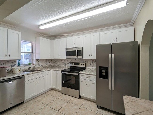 Building Photo - 6606 SW 41st St