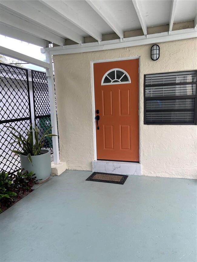 Building Photo - 4744 NE Miami Ct Unit back Rental