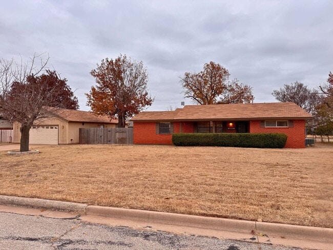 Photo - 3 Bed 1 Bath + Garage/Workshop On Corner Lot