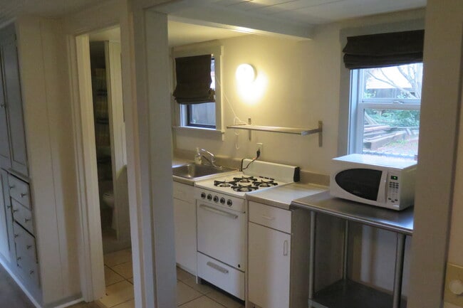 Building Photo - 848 3rd St Unit C